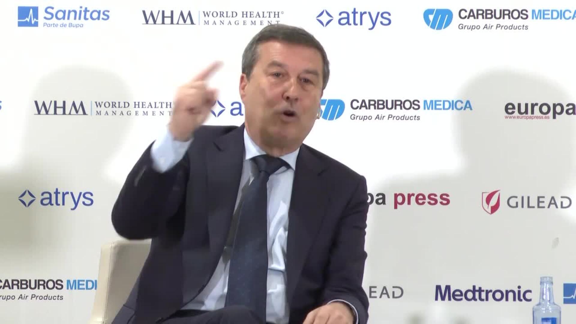 Gómez enlaza la malversación con cubrir el verano con médicos MIR: "Hasta hace poco era ilegal"