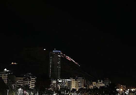 Castillo de Santa Bárbara con el 'Macho' sin iluminar.