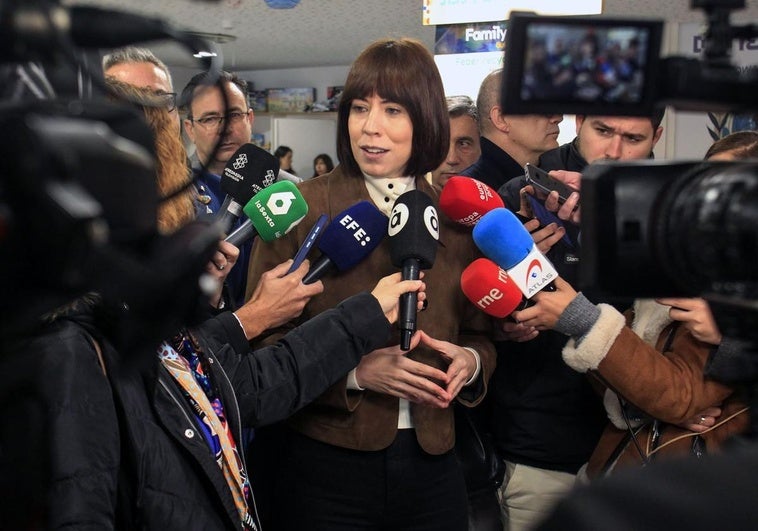 Diana Morant en declaraciones a los medios en Ibi.