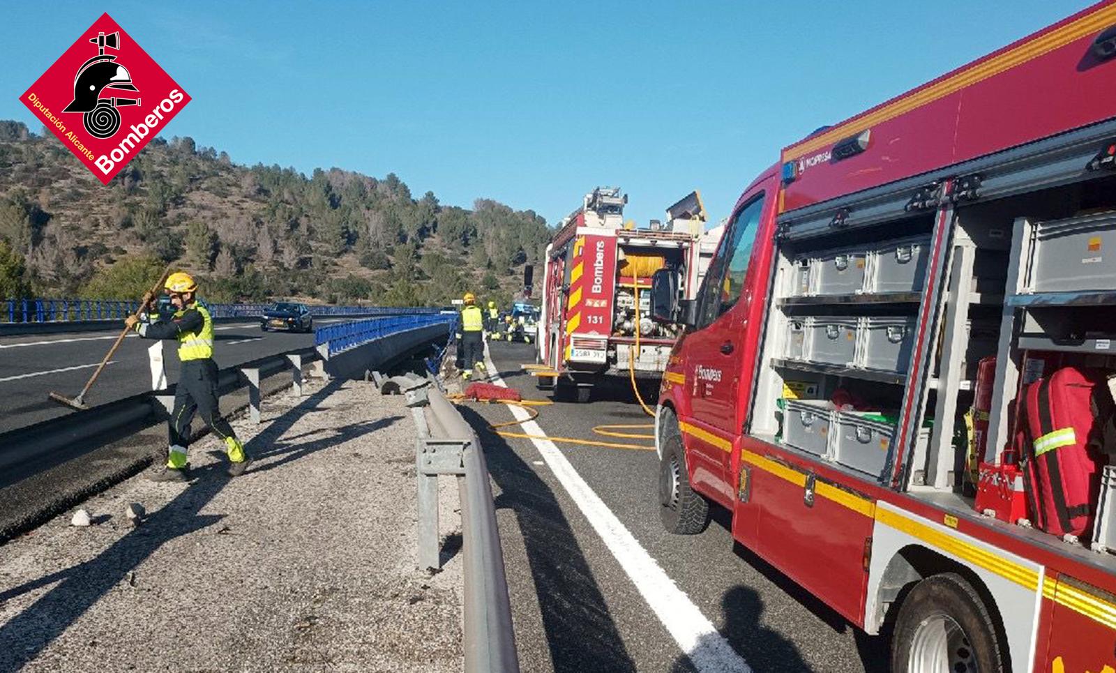 Imagen principal - Más imágenes del accidente.