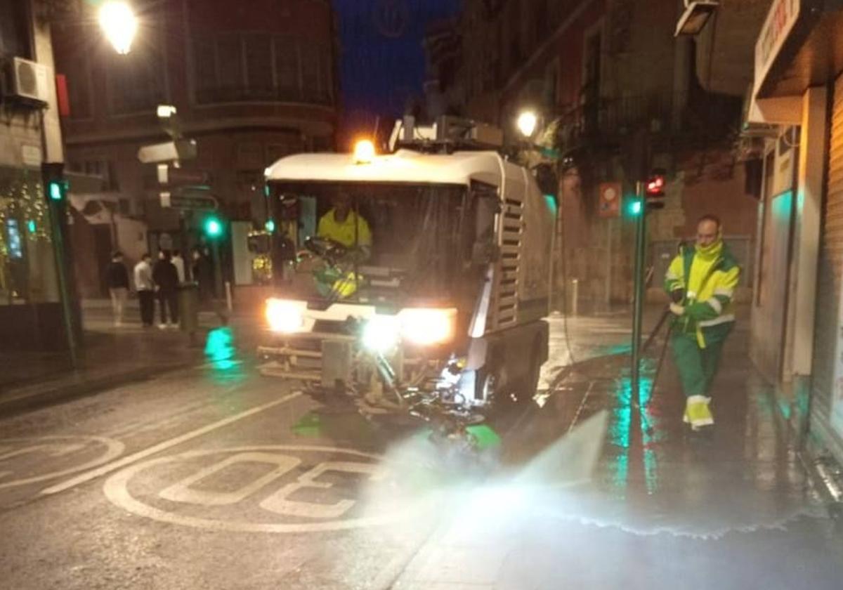 Limpieza de calles por Elche en Nochevieja.