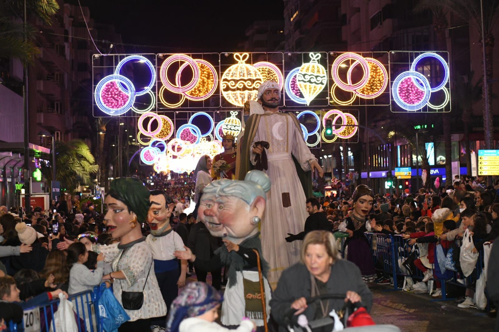 Los Reyes Magos llenan de magia Alicante