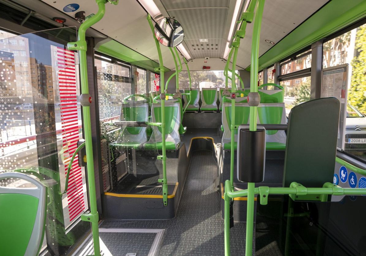 Interior de un autobús urbano de la ciudad de Alicante.