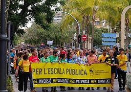 Concentración organizada por Escola Valenciana en Alicante.