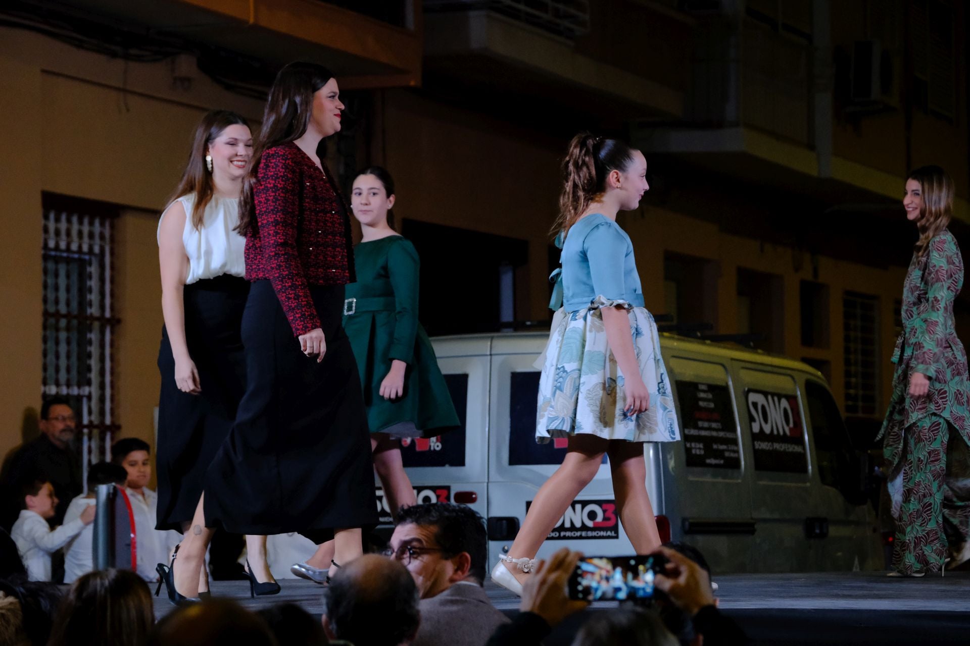 Homenaje a las candidatas a bellea del foc