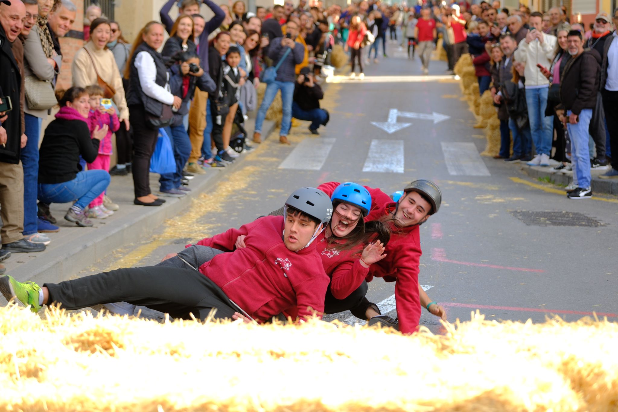 San Antón celebra el tradicional descenso de galeras de las fiestas del Porrate