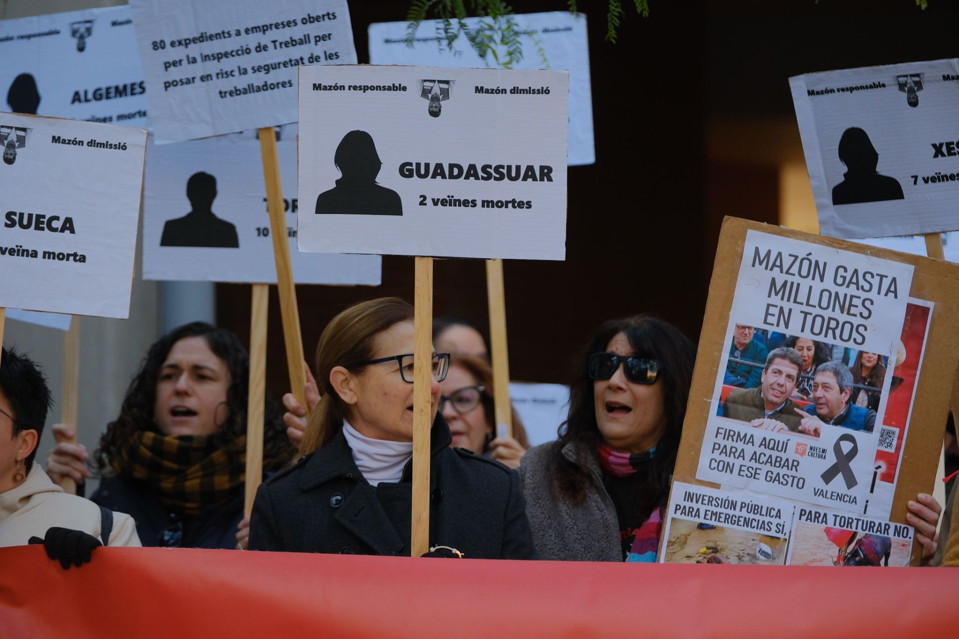 Así ha sido la protesta contra Mazón en la UA