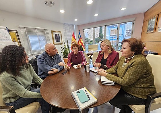 Reunión entre representantes del Ayuntamiento de Calp y Cepaim.