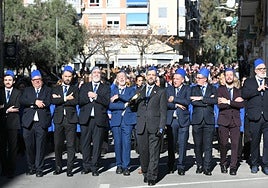 Las comparsas conquistan San Blas en su 'Mig Any'