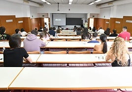 Examen en la Universidad de Alicante, sede de la JQCV.