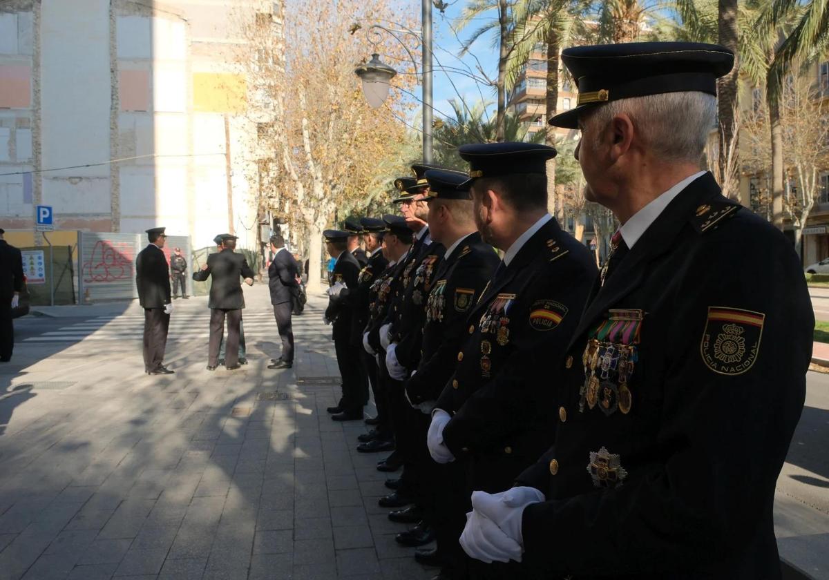 Policías celebran el 201 aniversario del Cuerpo en Alicante.