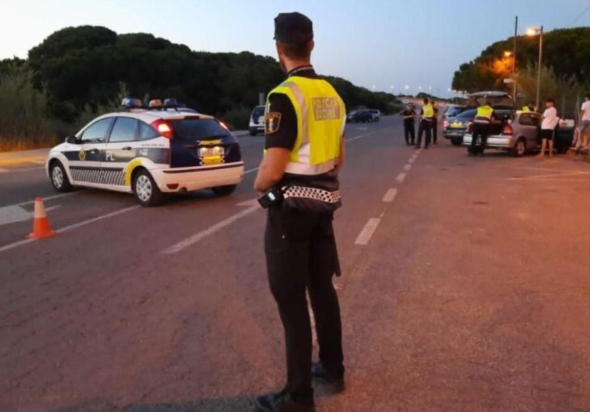 Imagen de archivo de un control de la Policía Local de Elche.