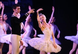 Balé 'El lago de los cisnes' en el Teatro Principal de Alicante.