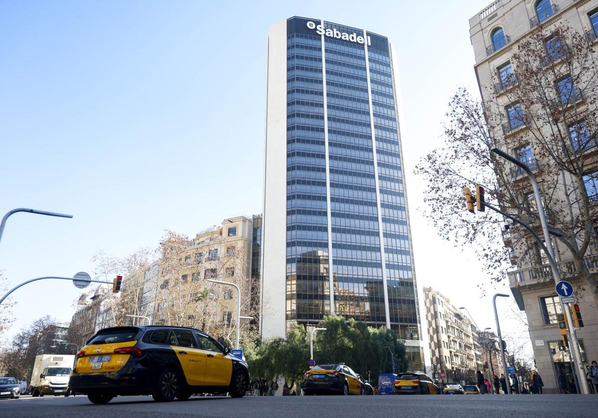 Vista de la sede del Banco Sabadell en la Diagonal de Barcelona.