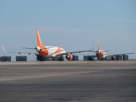 Avión de EasyJet despegando desde el aeropuerto de Alicante-Elche.