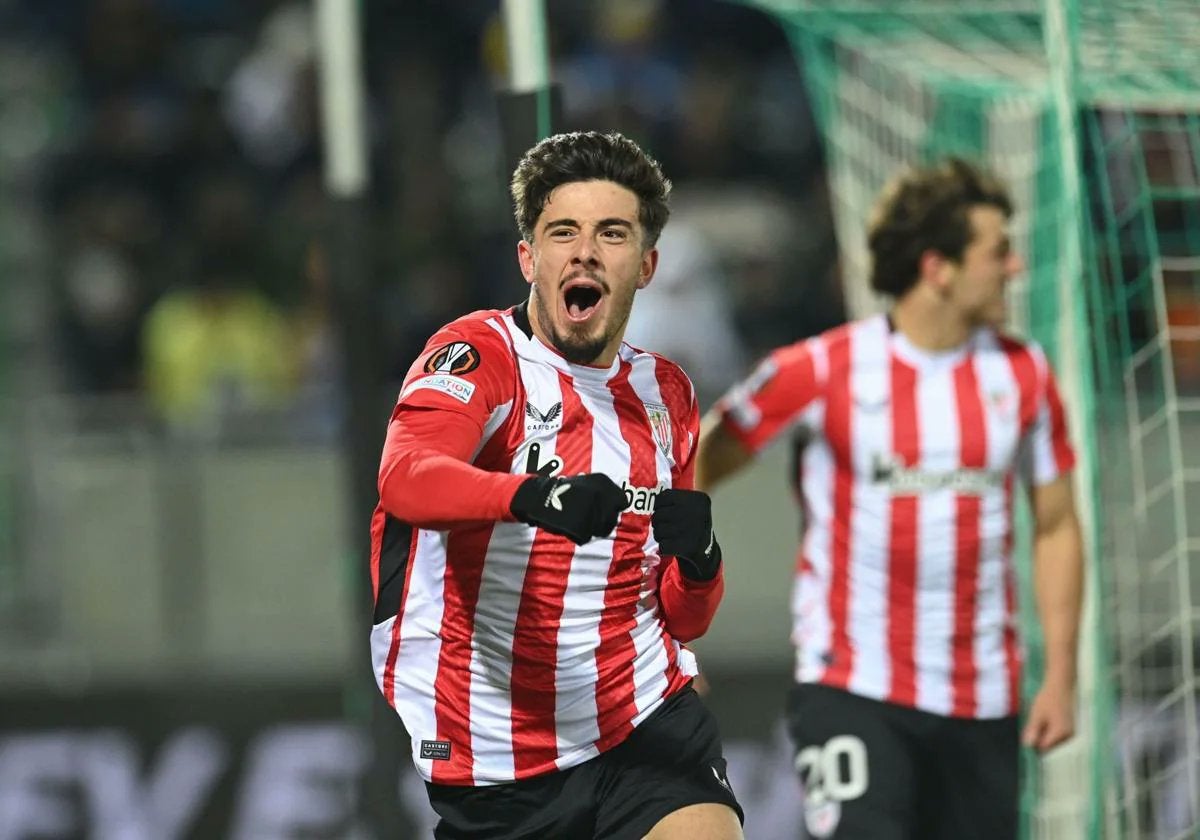 Nico Serrano celebra un gol con el Athletic.