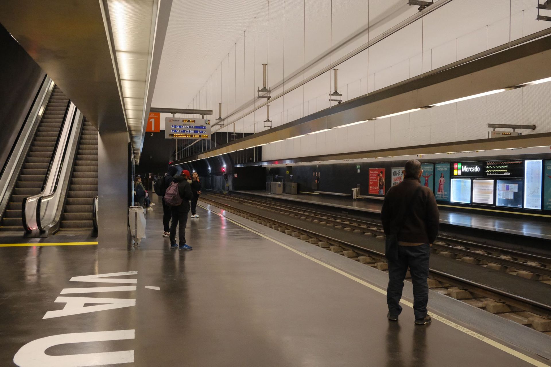 La huelga del TRAM deja durante su primer día retrasos, largas esperas y colas en las estaciones de Alicante