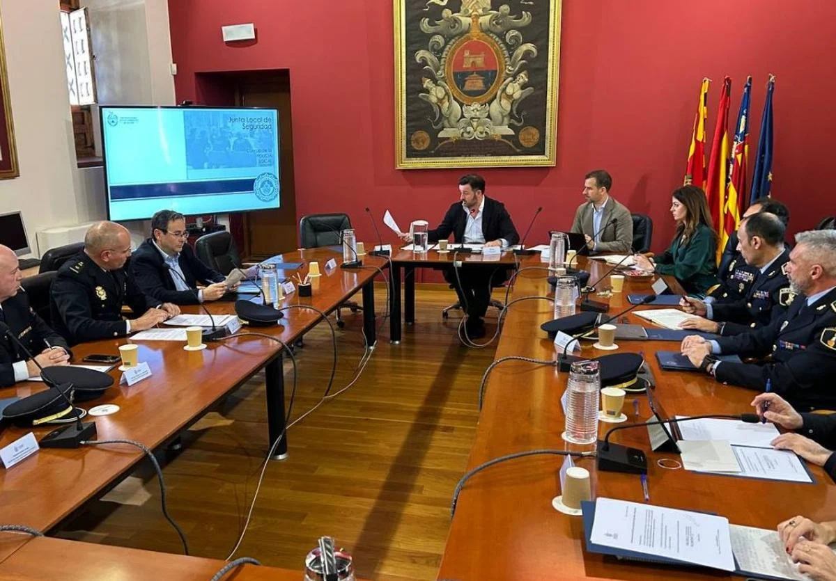 Reunión extraordinaria de la Junta Local de Seguridad de Elche el pasado año.