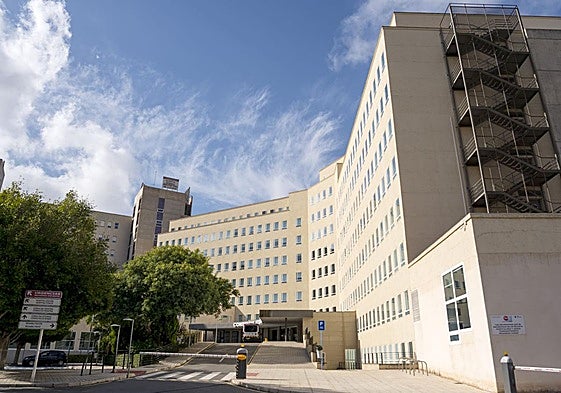 Hospital General Dr. Balmis de Alicante, donde estuvo ingresado el joven.
