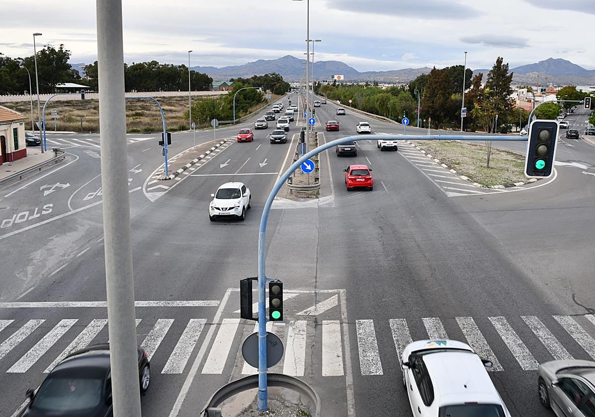 Tráfico rodado en una de las entradas de la ciudad de Alicante.