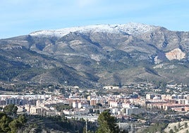 Vista de la montaña nevada en Alicante.