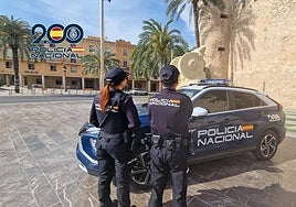 Imagen de una patrulla de la Policía Nacional en Elche.