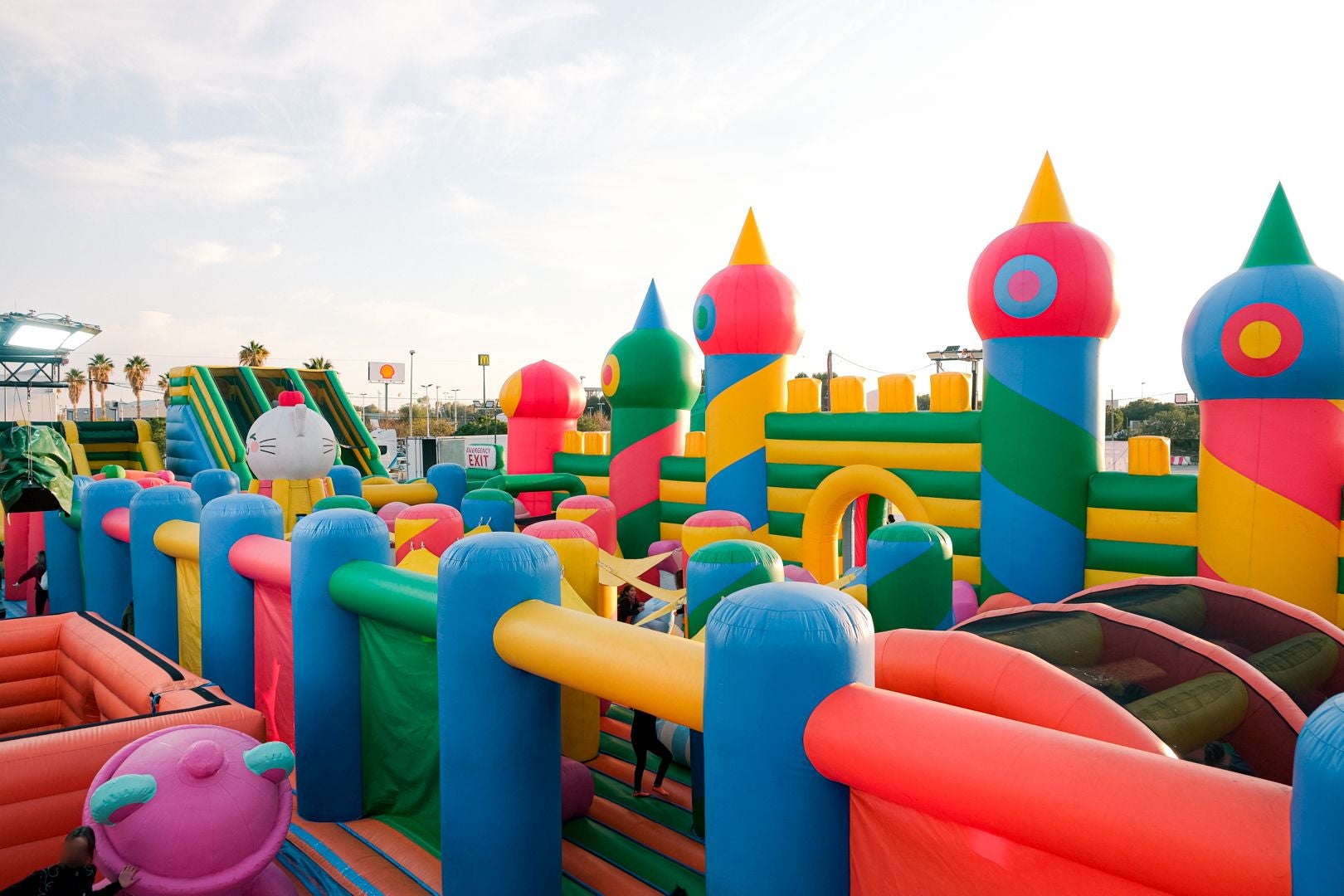 El parque hinchable más grande del mundo ya está en Alicante