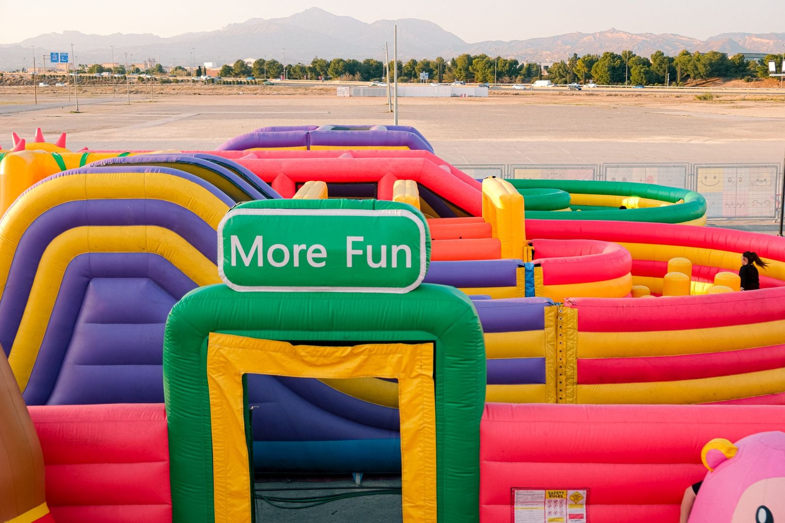 El parque hinchable más grande del mundo ya está en Alicante