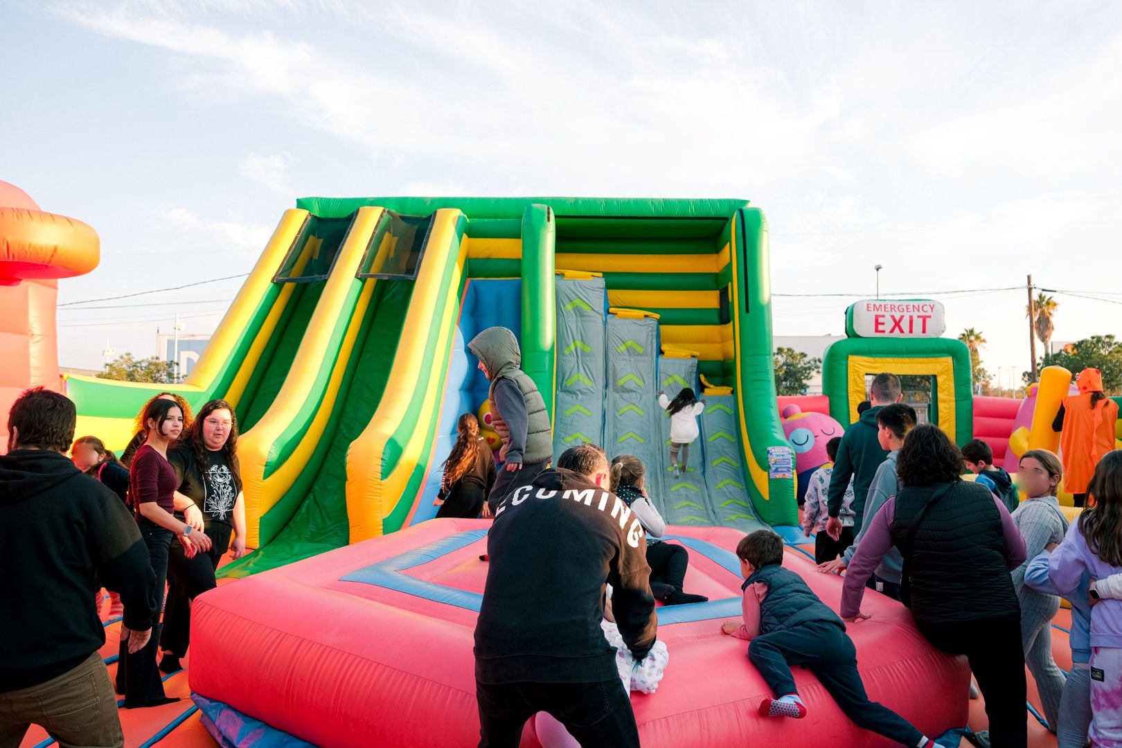 El parque hinchable más grande del mundo ya está en Alicante