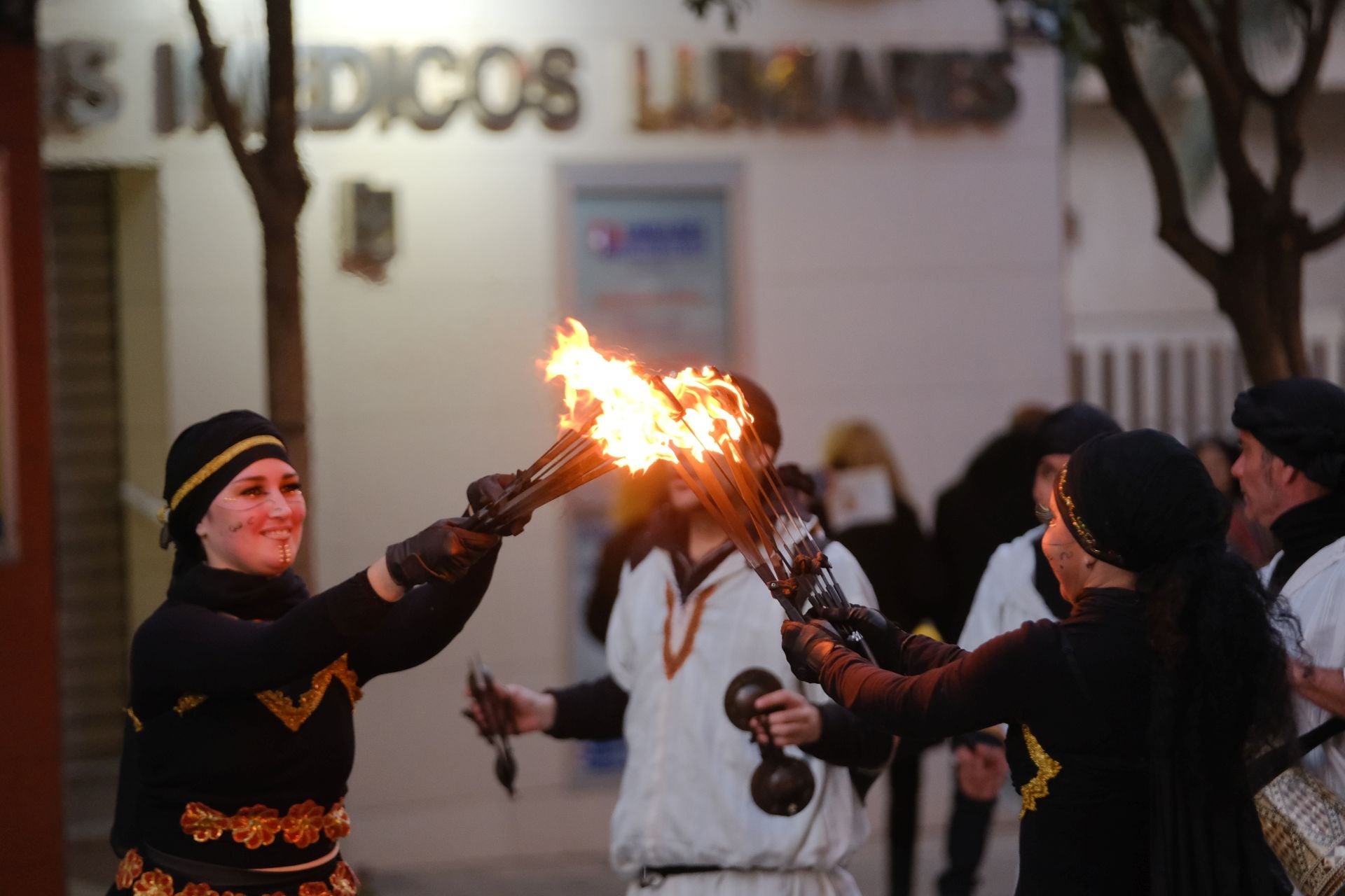 El desfile de Mig Any de los Moros y Cristianos de Altozano, en imágenes