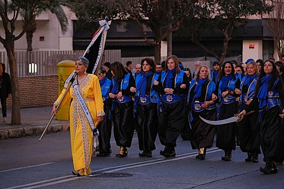 El desfile de Mig Any de los Moros y Cristianos de Altozano, en imágenes