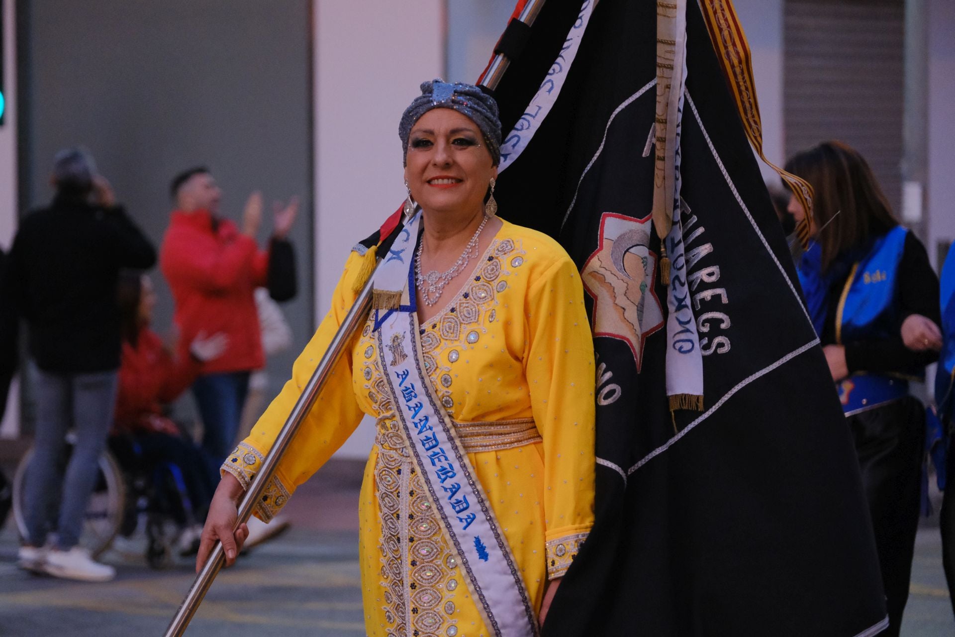 El desfile de Mig Any de los Moros y Cristianos de Altozano, en imágenes