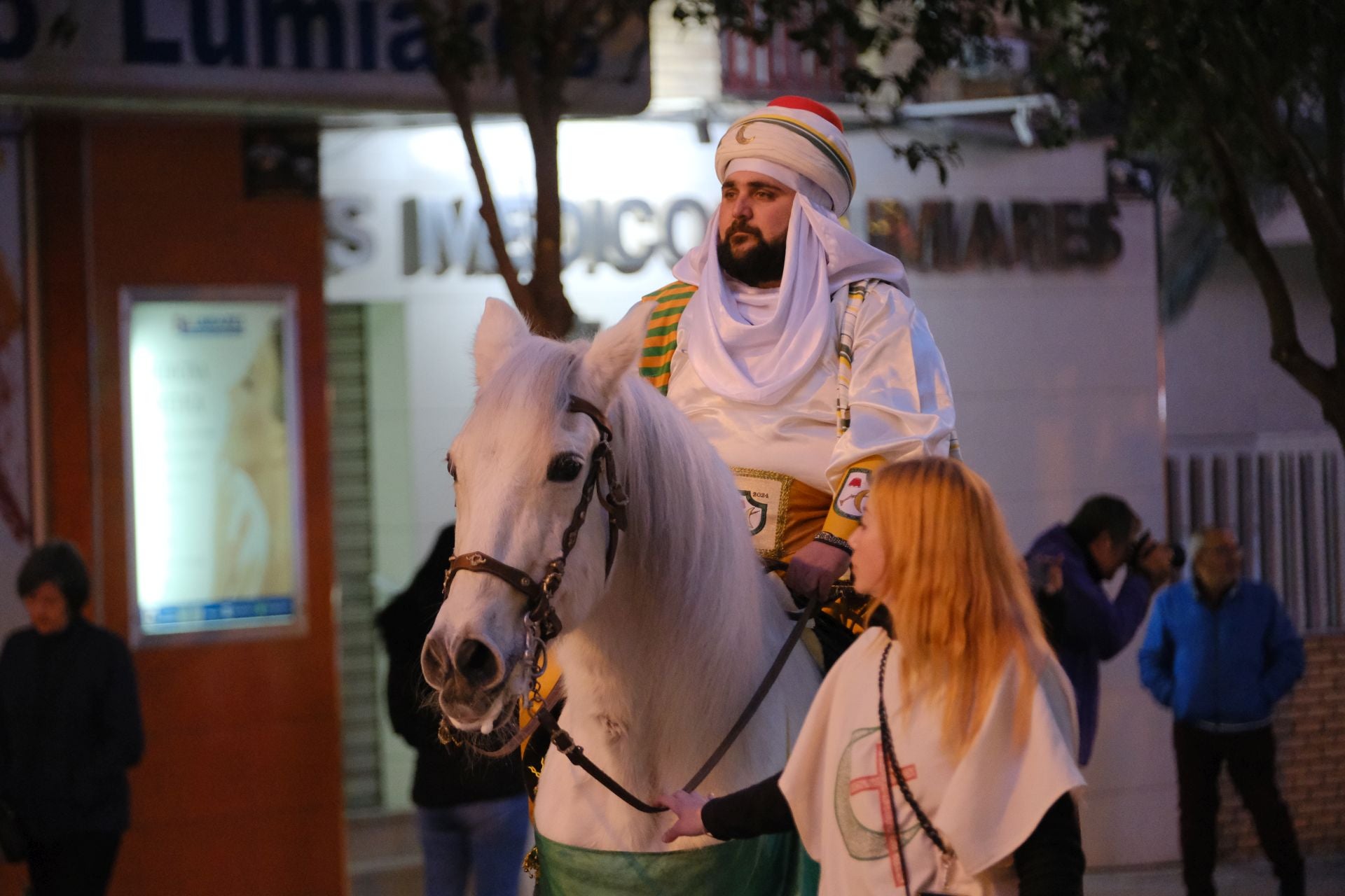 El desfile de Mig Any de los Moros y Cristianos de Altozano, en imágenes