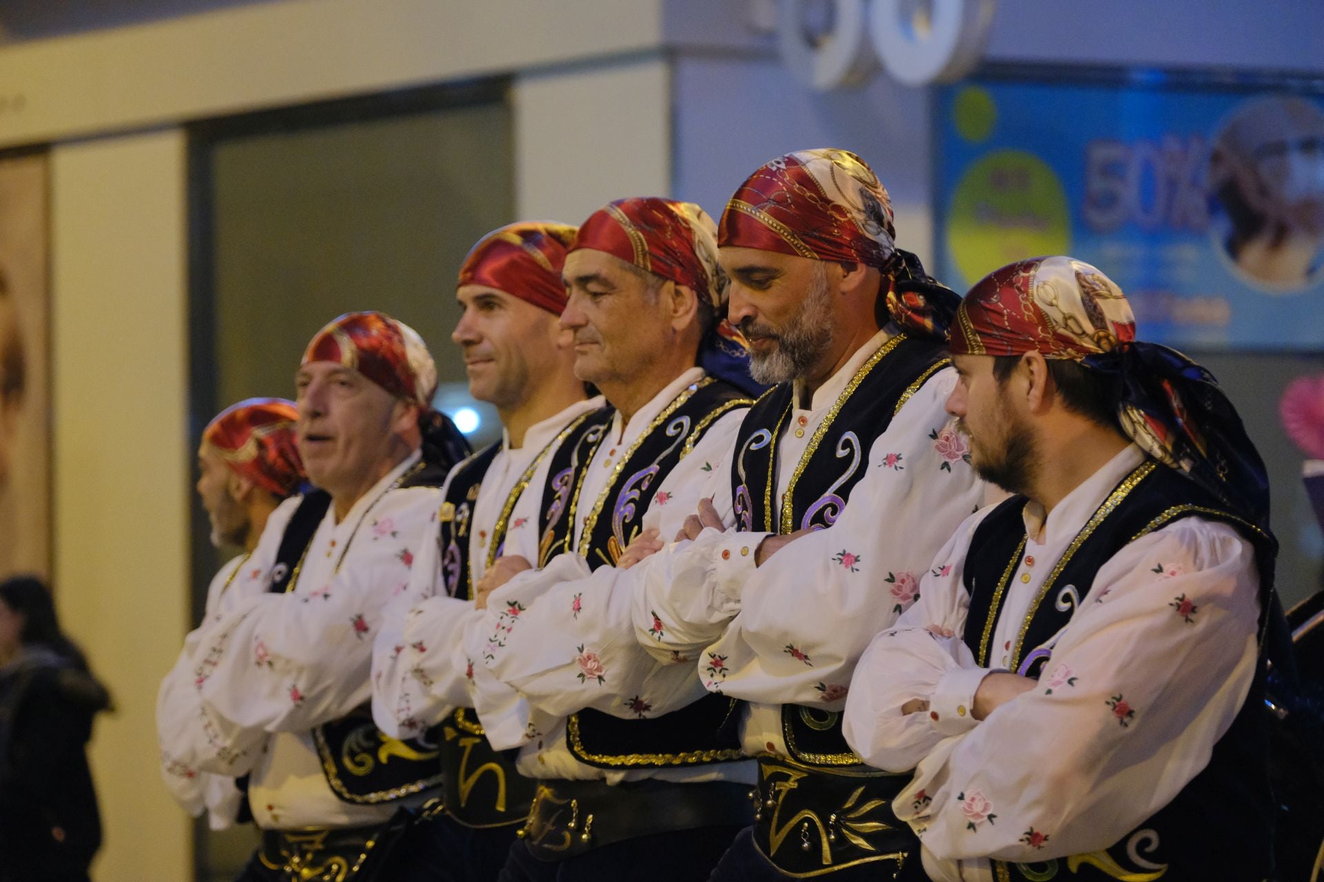 El desfile de Mig Any de los Moros y Cristianos de Altozano, en imágenes