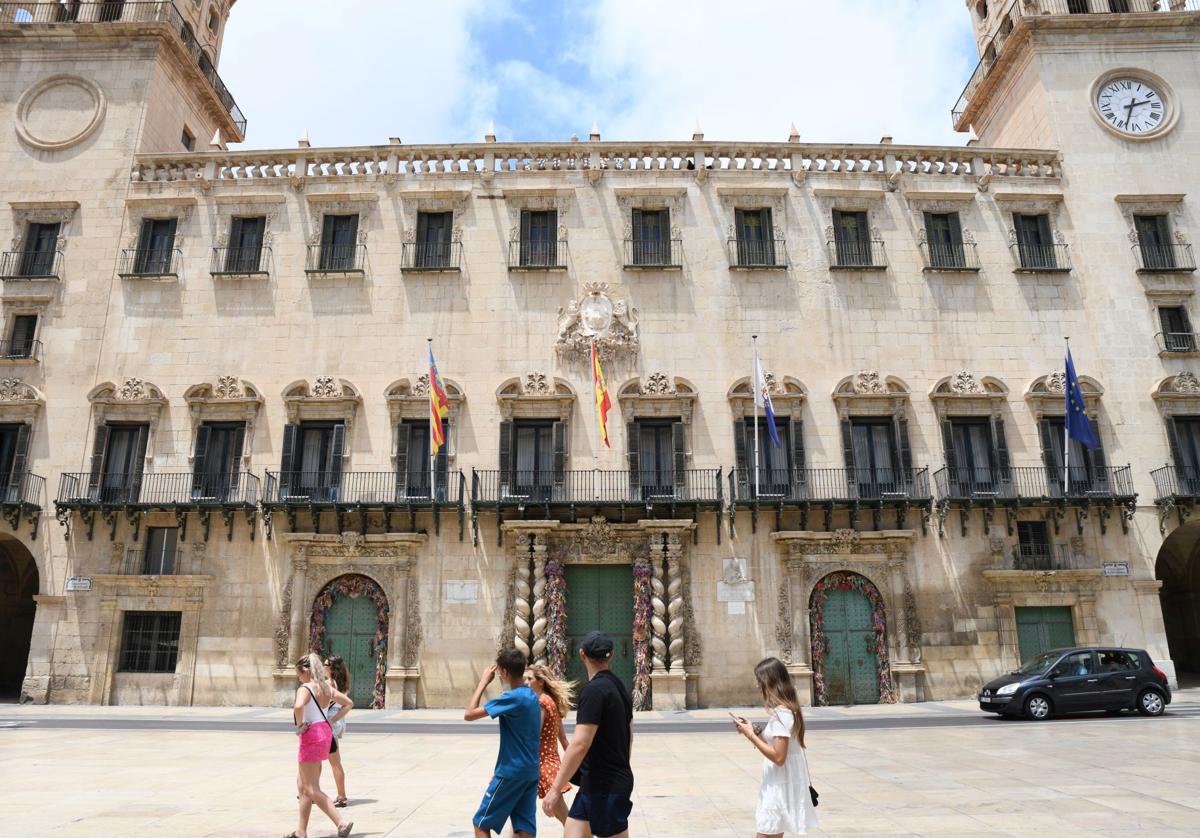 Los presupuestos de Alicante llegarán a pleno en febrero