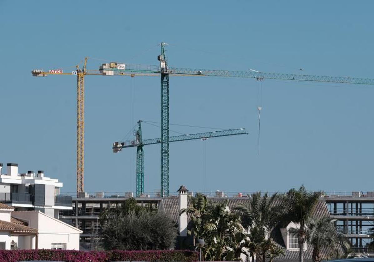 Promoción de viviendas en construcción.