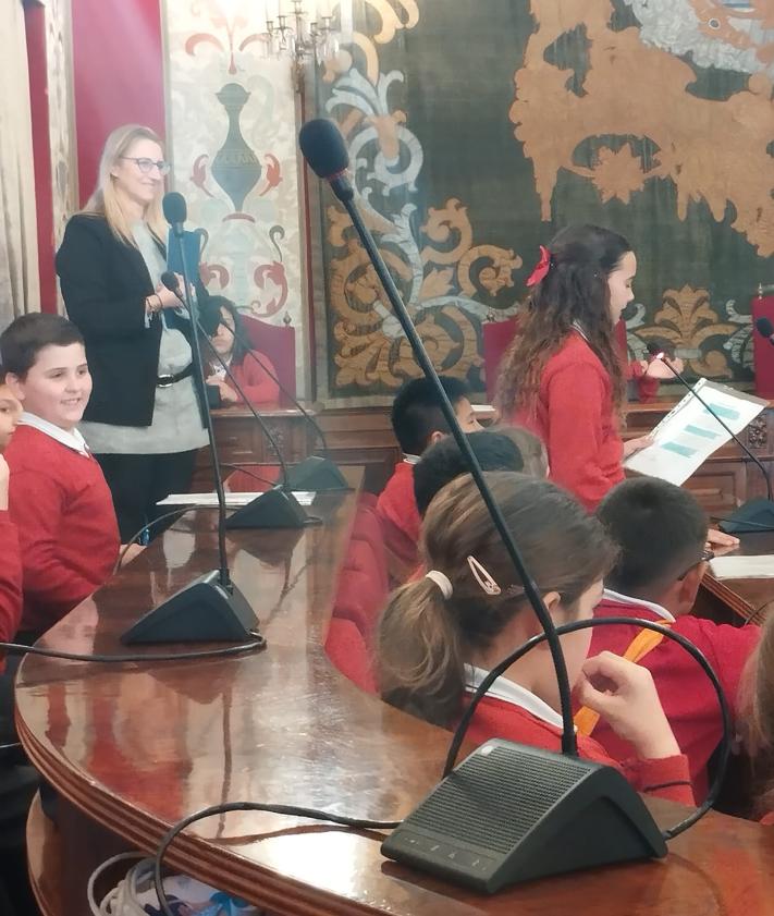 Imagen secundaria 2 - Visit of the students to the City Hall.