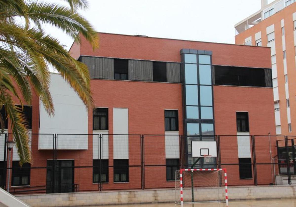 Imagen principal - Buscan en Noruega a un hombre con orden de alejamiento que se llevó de Alicante a sus hijos menores