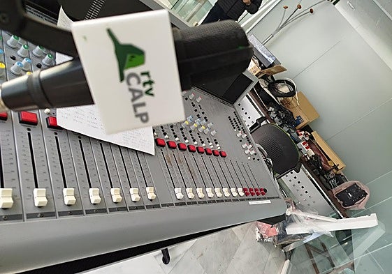 Estudio de la radio municipal de Calp.