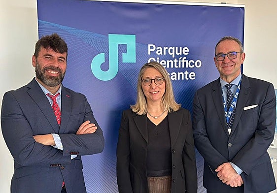 Esteban Pelayo, gerente del PCA, Saúl García co-CEO de Beply, María Jesús Pastor, vicerrectora de la UA Y Tono Mollá, co-CEO de Beply.