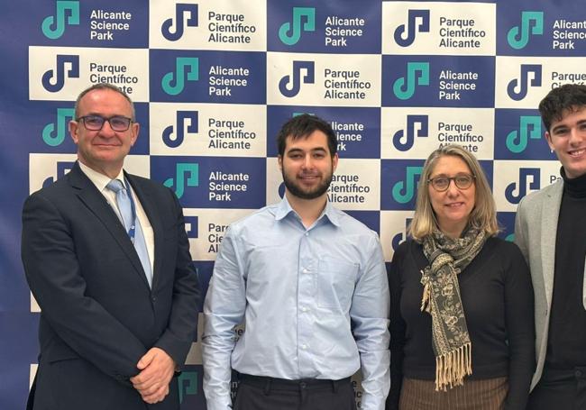 Fernando José Tomás, CEO de T24, María Jesús Pastor, vicerrectora de la UA y Esteban Pelayo, gerente del PCA.