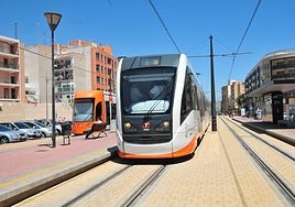 Convoy del TRAM d'Alacant a su paso por El Campello.