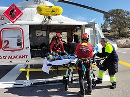El accidentado ha sido trasladado en helicóptero.