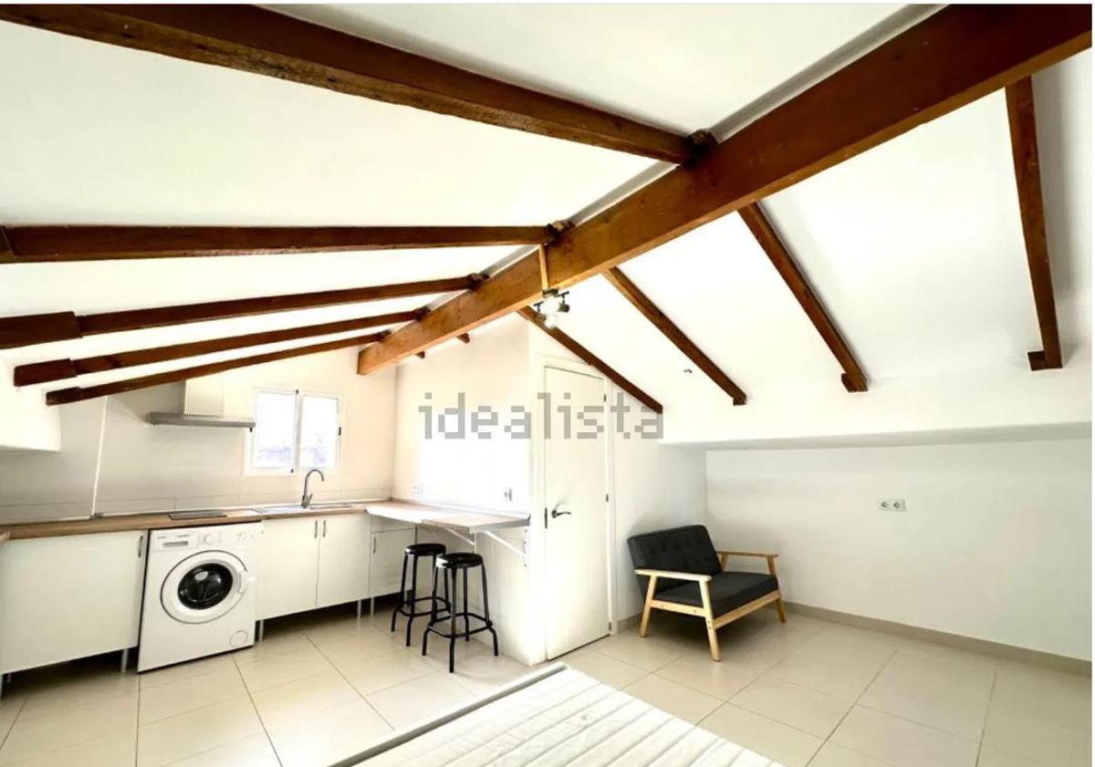 Imagen principal - This is the cheapest penthouse in the centre of Alicante