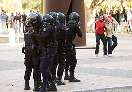 El macrosimulacro de la UA con la Policía Nacional, en imágenes