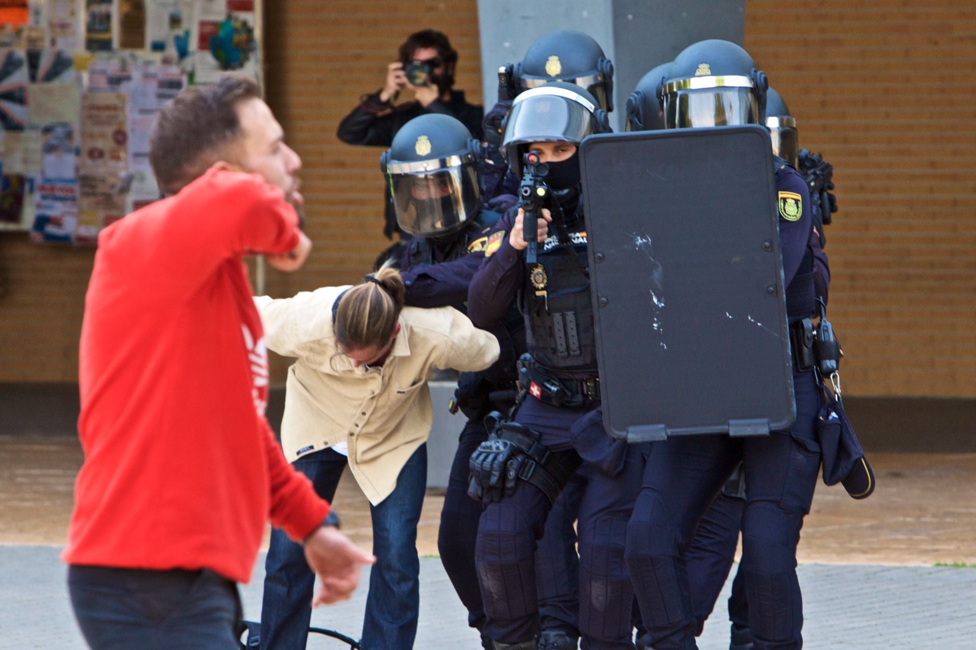 El macrosimulacro de la UA con la Policía Nacional, en imágenes