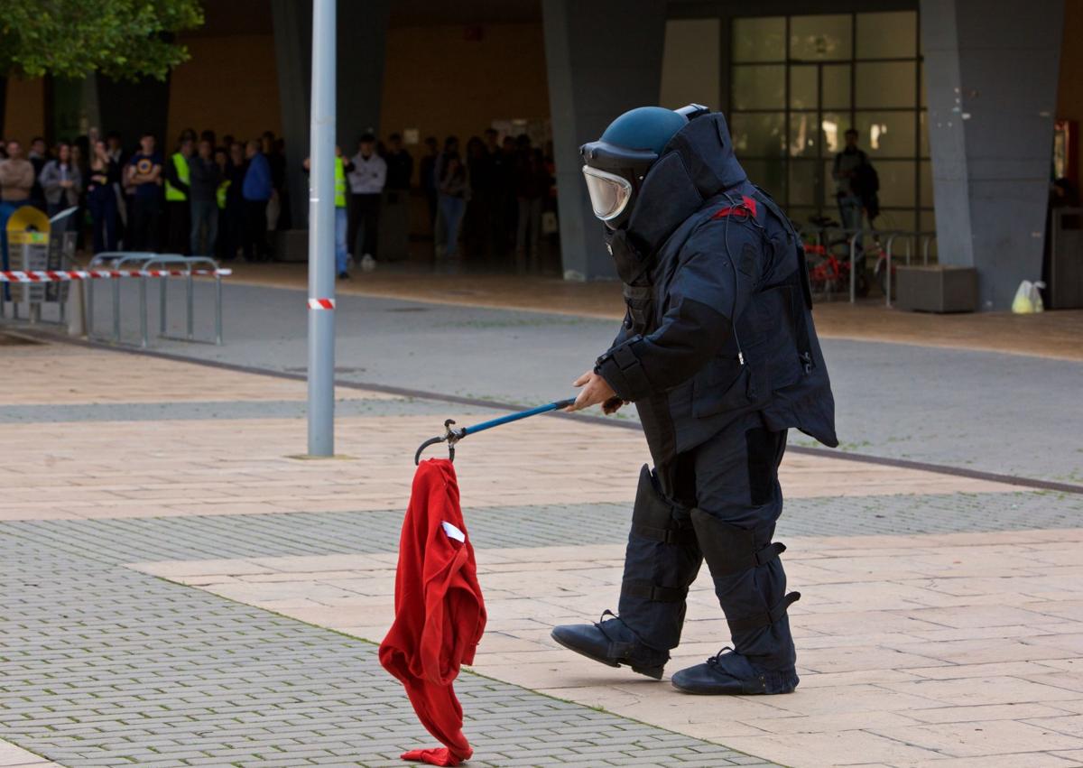 Imagen secundaria 1 - Macrosimulacreo en la UA.