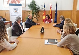 Reunión entre la UA y el Hospital del Vinalopó.