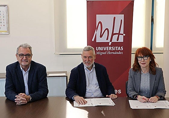 Firma del convenio entre la UMH y el Ayuntamiento de Alicante.