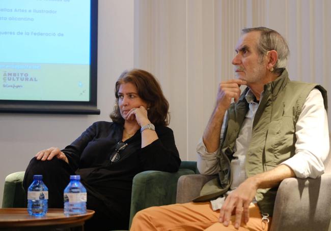 Loles Guardiola con el ilustrador Vicente Quiles.
